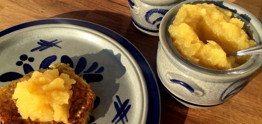 Kartoffelpuffer med eplemos: Tyske potetpannekaker, bestemors yndlingsmiddag