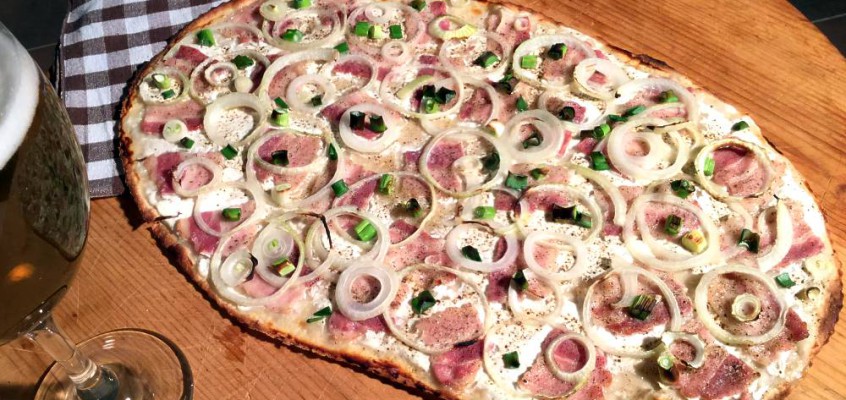 Flammkuchen: Tyskfransk sprø forløper til pizza