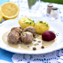 Königsberger Klopse: Prøyssiske kjøttboller i kaperskrem