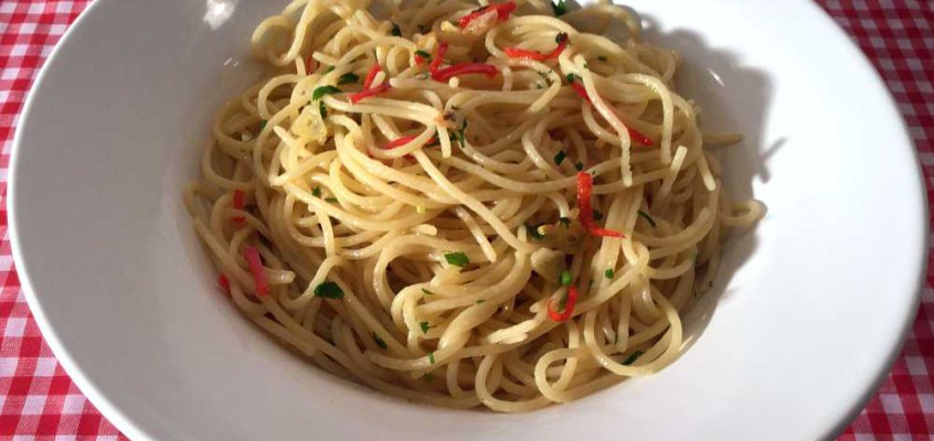 Spaghetti aglio e olio: Spagetti med olivenolje og hvitløk