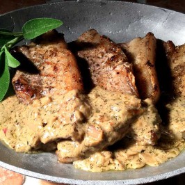 Côtes de porc sauce moutarde: Fransk grillribbe med sennep- og salviesaus