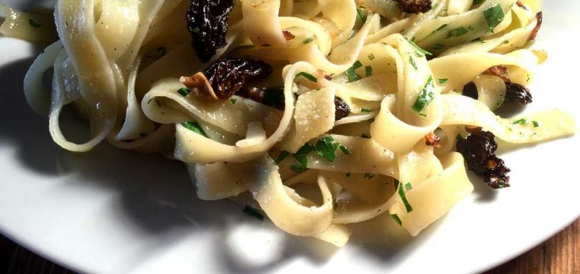 Tagliatelle con morchelle: Pasta med morkler til forrett