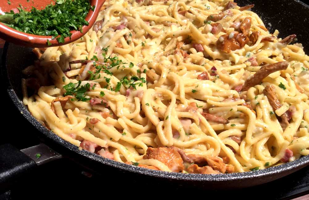 Spätzle-Pfifferling-Gröstl: Sørtysk kantarellpanne med pasta – Verdensmat