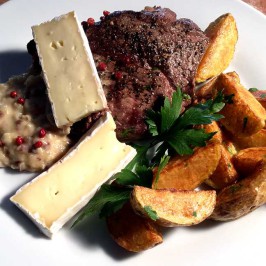 Entrecôte sauce au brie: Entrecôte med briesaus