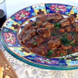 Estofado de toro: Spansk gryte av kamptyr