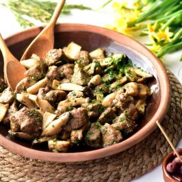 Agnello ai funghi: Sardinsk lam med sopp